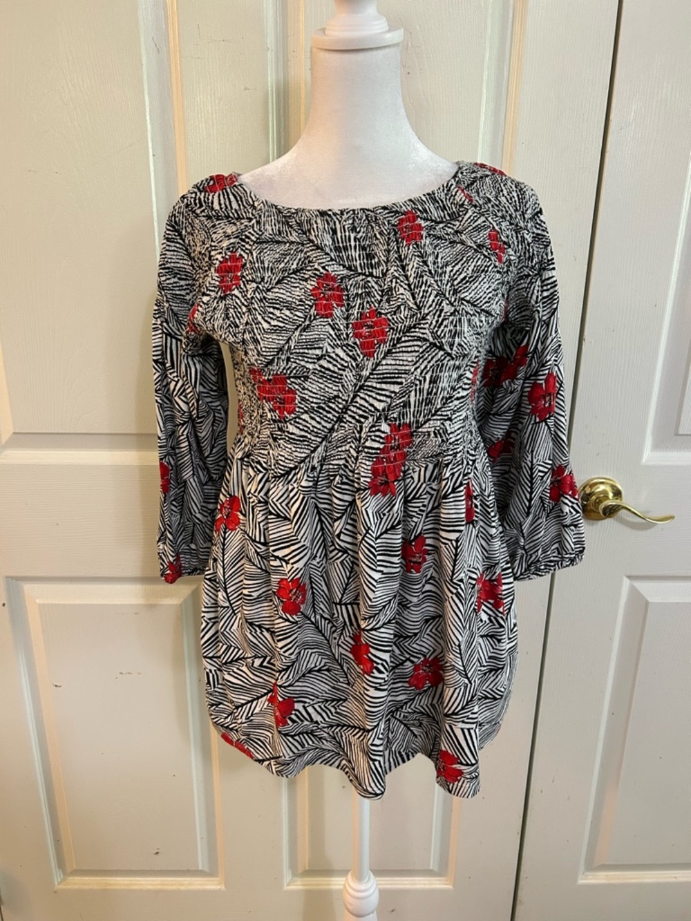 J. Jill smocked poppies top, size Small Petite